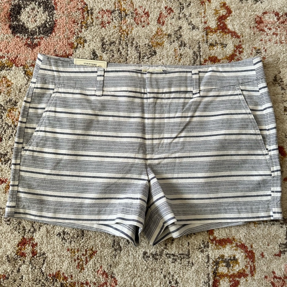 NWT KHAKIS BY GAP STRIPED SHORTS SIZE 8